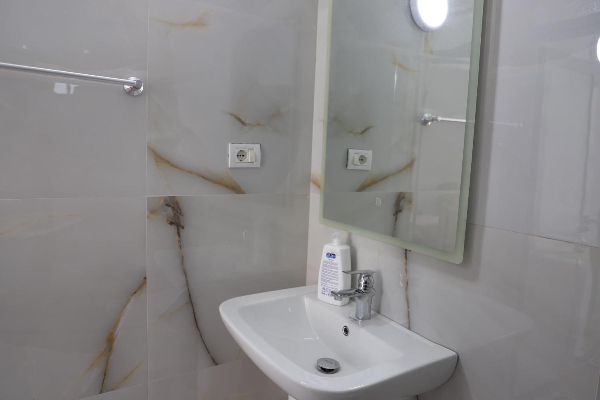 Guesthouse N&B Берат Экстерьер фото