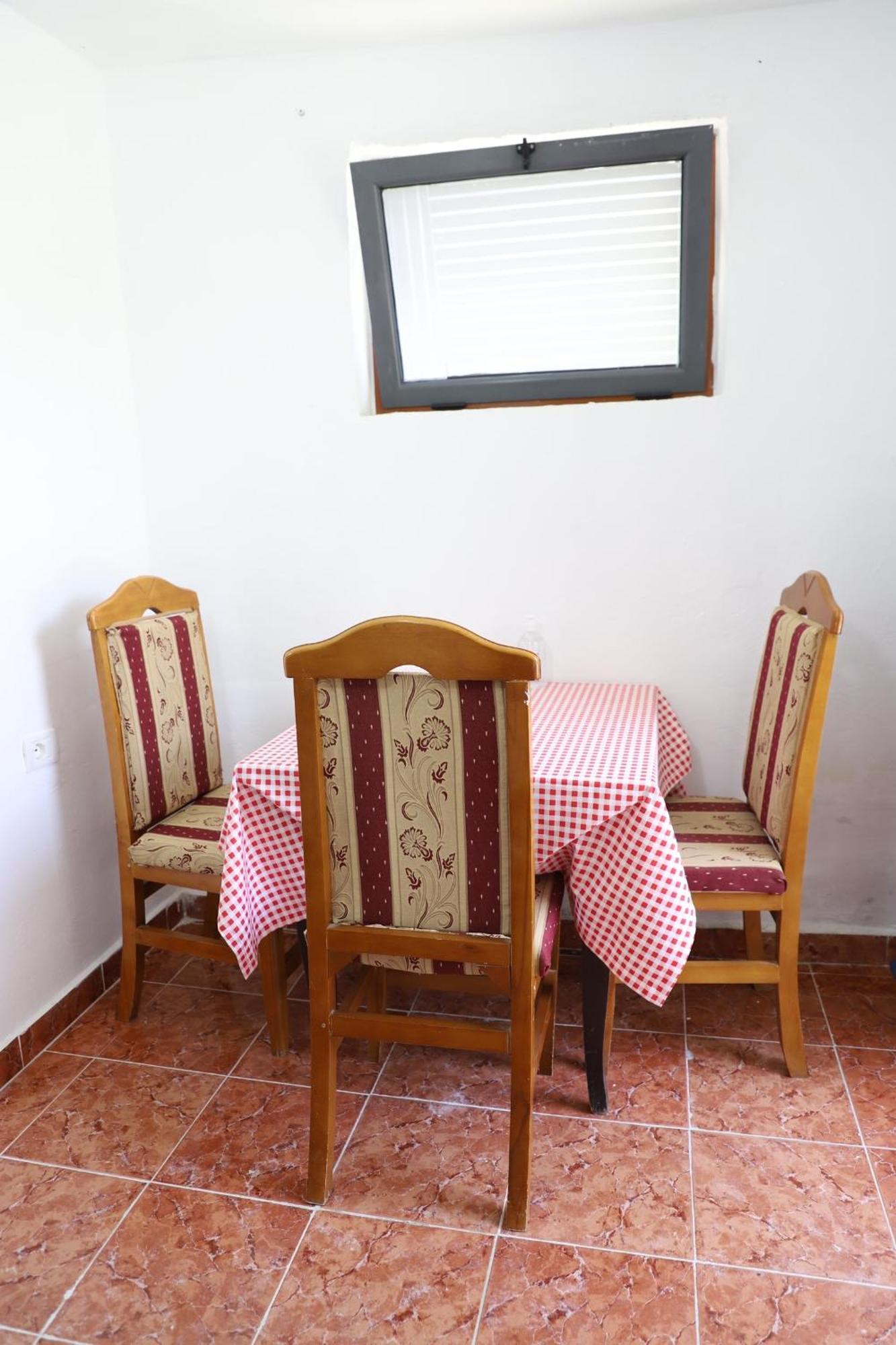 Guesthouse N&B Берат Экстерьер фото